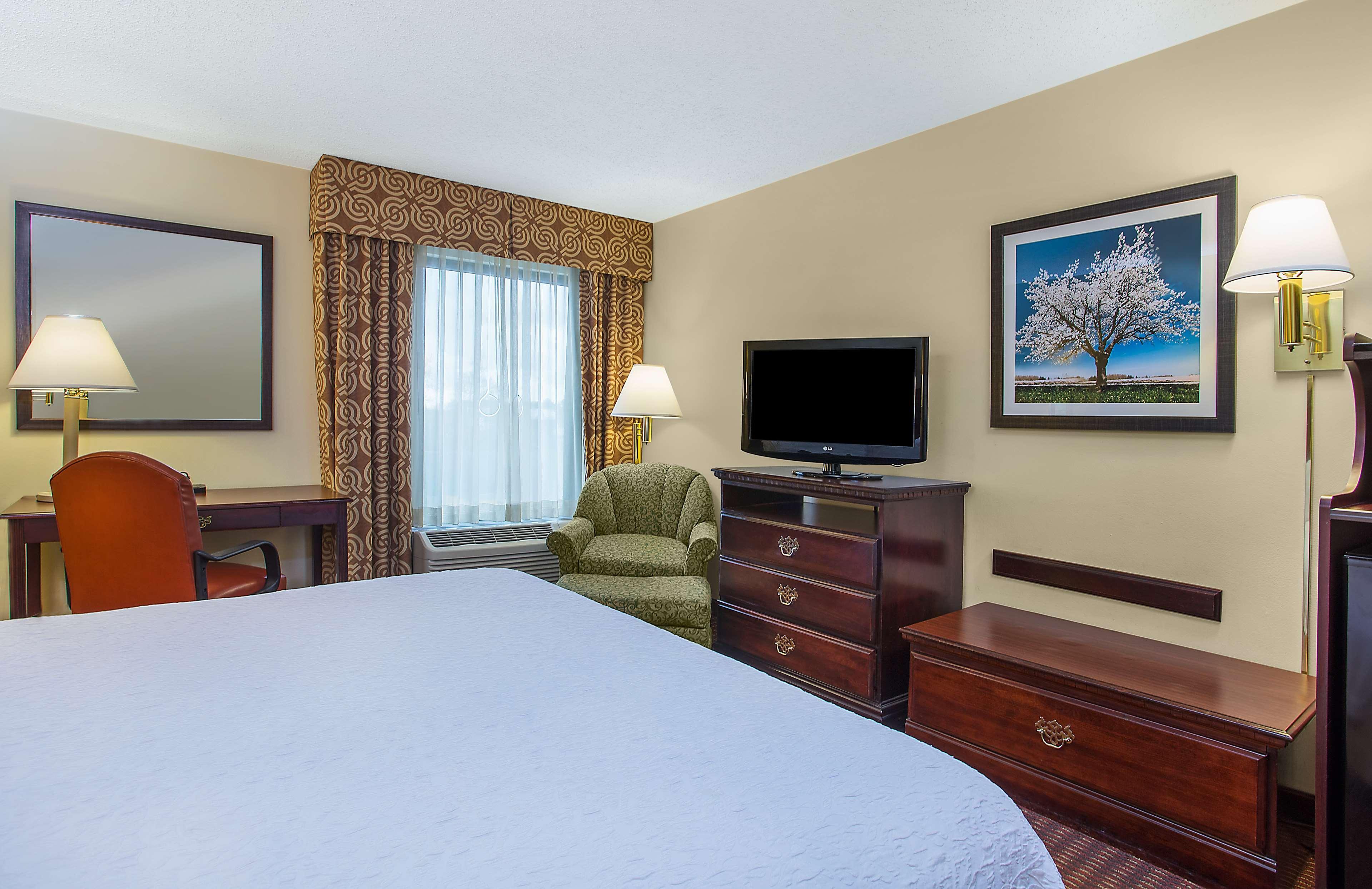 Hampton Inn Конайерс Экстерьер фото