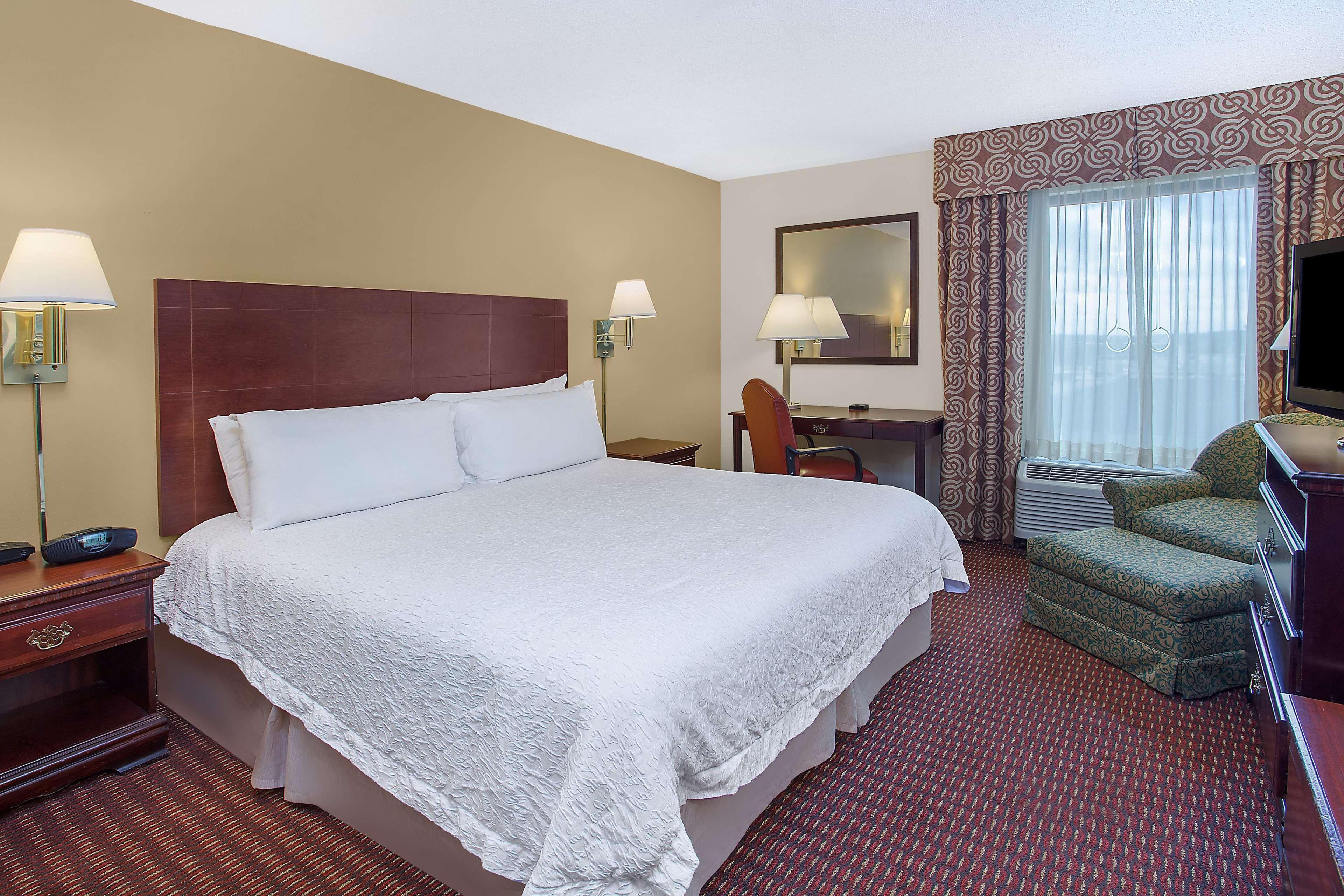 Hampton Inn Конайерс Экстерьер фото