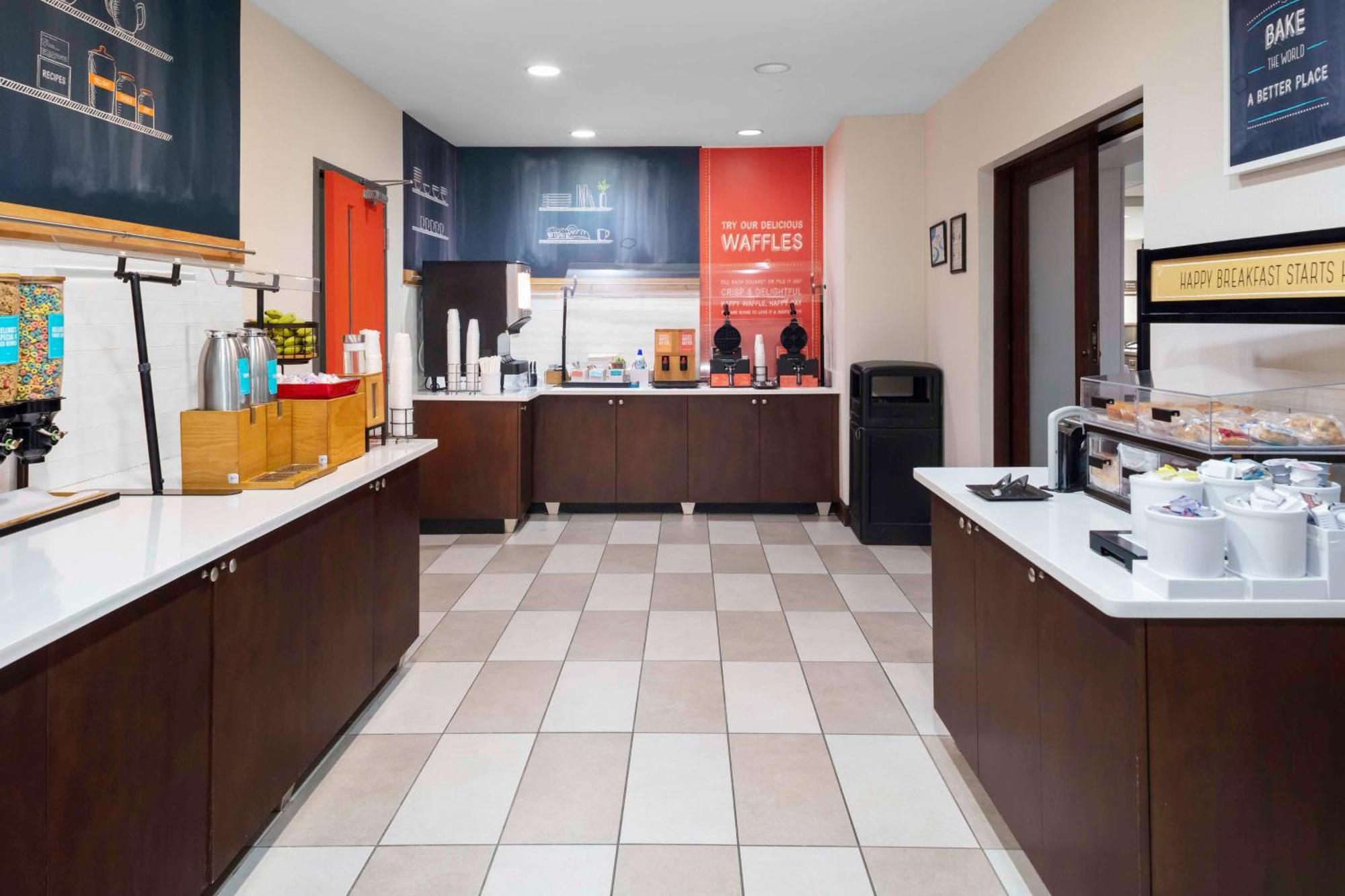 Hampton Inn Конайерс Экстерьер фото